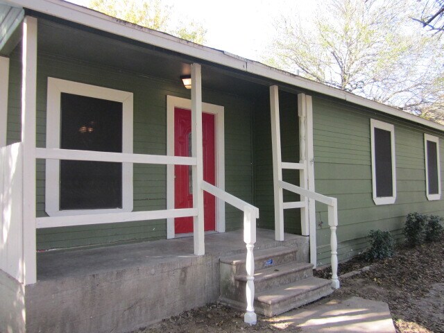 5832 FM 903 in Celeste, TX - Foto de edificio - Building Photo