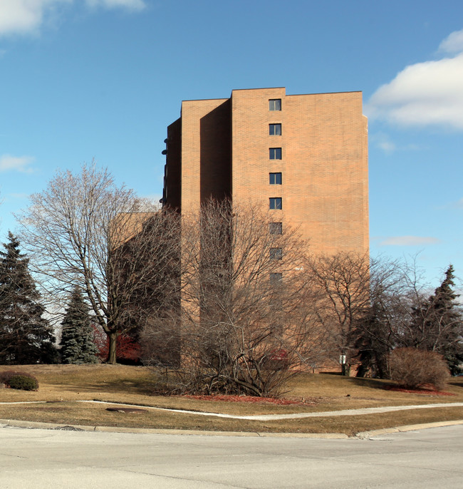 Oakland Park Towers II in Troy, MI - Building Photo - Building Photo