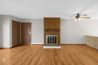 2300 Glen Pointe Dr in Glendale Heights, IL - Building Photo - Building Photo