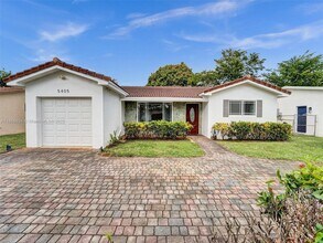5405 McKinley St in Hollywood, FL - Building Photo - Building Photo