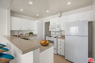 18002 Coastline Dr in Malibu, CA - Building Photo - Building Photo