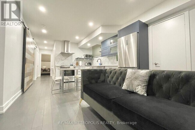 27 Thornton Ave in Toronto, ON - Building Photo - Building Photo