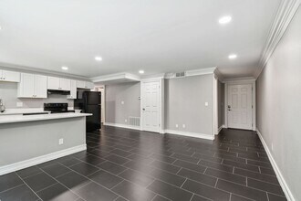2942 W Bay Dr in Belleair Bluffs, FL - Building Photo - Building Photo