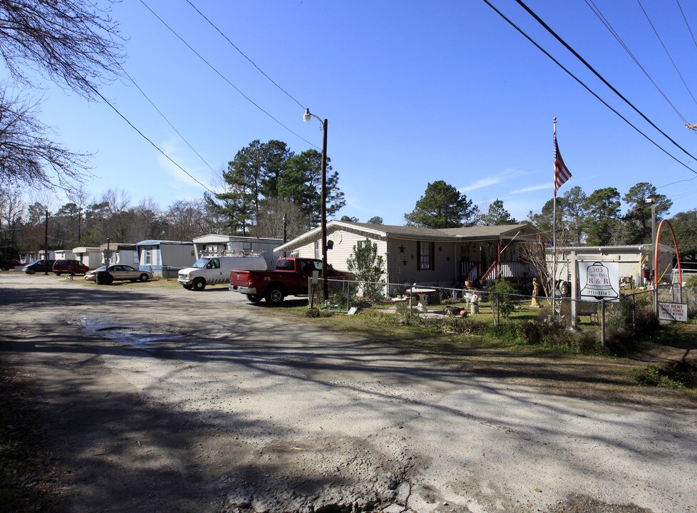 303 Owens Dr in Summerville, SC - Building Photo