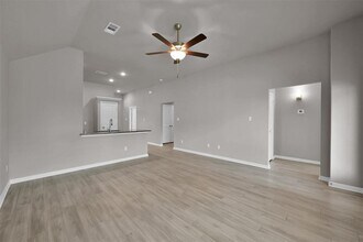 14367 N Summerchase Cir in Willis, TX - Foto de edificio - Building Photo