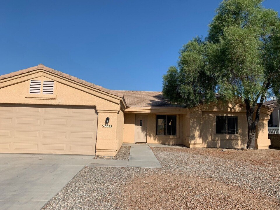 3535 Offshore Dr in Lake Havasu City, AZ - Foto de edificio