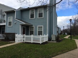 2401 Greensward N in Warrington, PA - Building Photo