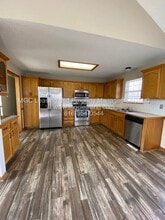 1902 Arapahoe Ct in Greenwood, MO - Building Photo - Building Photo