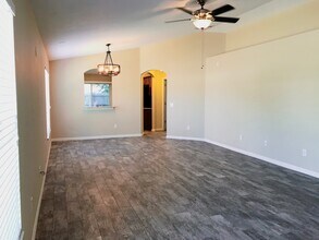 12232 Canyon Blvd in Spring Hill, FL - Building Photo - Building Photo