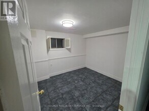 33 Broomfield Dr in Toronto, ON - Building Photo - Building Photo