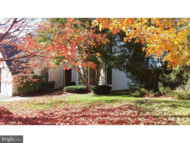 property at 27 Kanon Ct