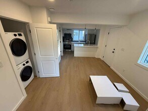 7049 Fane Rd in Edmonton, AB - Building Photo - Building Photo