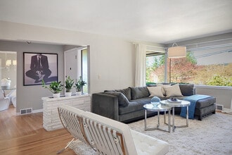 825 NE 103rd St in Seattle, WA - Building Photo - Building Photo