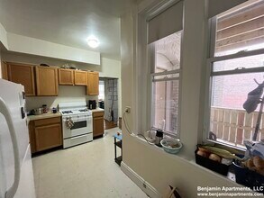 1802 Beacon St, Unit 1 in Brookline, MA - Building Photo - Building Photo