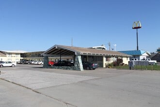 112 E Cherry St in Vermillion, SD - Building Photo - Building Photo