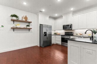 2634 Dodson St in Garland, TX - Foto de edificio - Building Photo