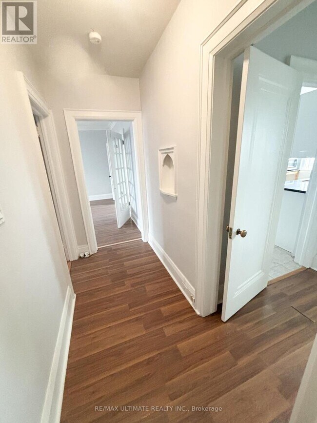 20 Roselawn Ave in Toronto, ON - Building Photo - Building Photo