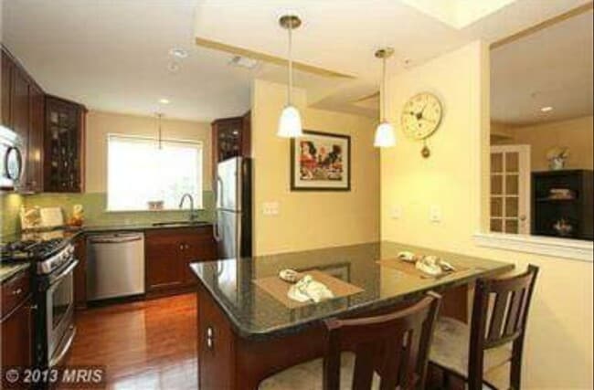 4177 S Four Mile Run Dr, Unit 103 in Arlington, VA - Foto de edificio - Building Photo