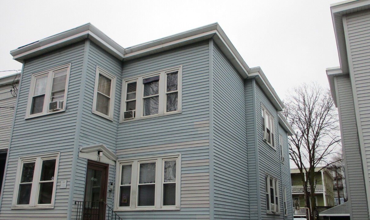 18 Watts St in Chelsea, MA - Building Photo