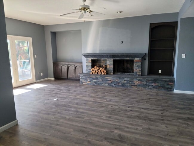 5200 S Lakeshore Dr in Tempe, AZ - Building Photo - Building Photo