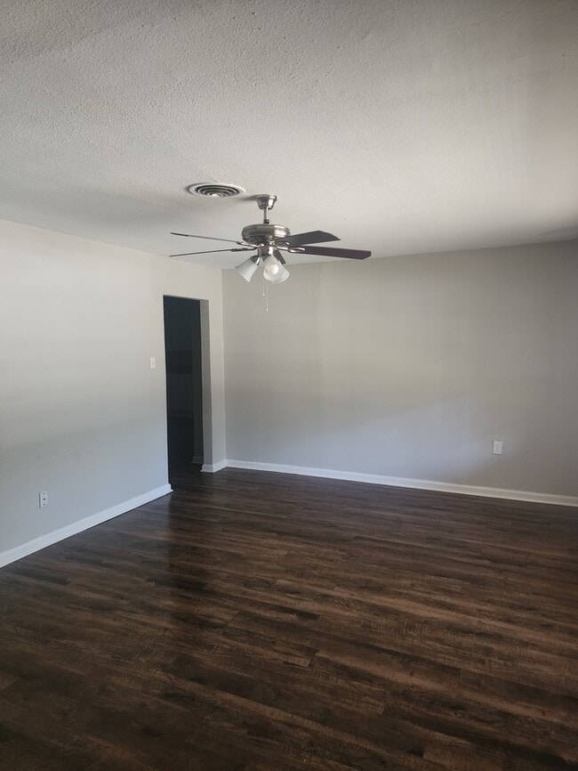 512 S Judd St in Fort Worth, TX - Building Photo - Building Photo