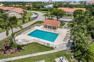 7754 Emerald Cir in Naples, FL - Building Photo