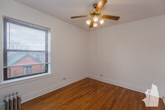 1909 W Larchmont Ave, Unit 1911-1B in Chicago, IL - Building Photo - Building Photo