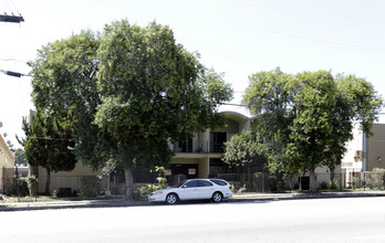 Roscoe Apartments in Winnetka, CA - Building Photo - Building Photo