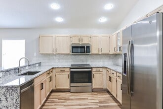 1318 Brahma Dr in Valrico, FL - Foto de edificio - Building Photo