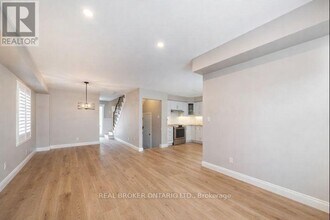 39 Robb Ln in Clarington, ON - Building Photo - Building Photo