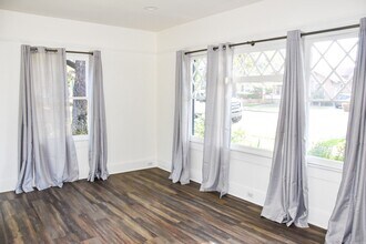 384-394 S Grand St in Orange, CA - Building Photo - Building Photo