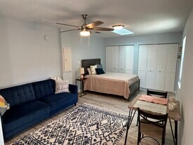 3219 Roscoe Ave, Unit Charming Studio in Lakeland, FL - Building Photo