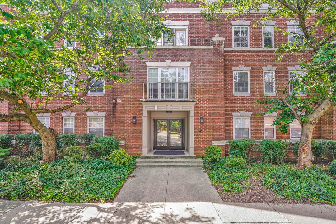 3609 38th St NW, Unit 208 in Washington, DC - Foto de edificio