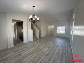 9100 Rockaway Beach Ct in Bakersfield, CA - Building Photo - Building Photo
