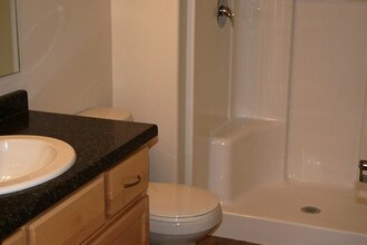 Westport Beach Townhomes in West Fargo, ND - Foto de edificio - Building Photo