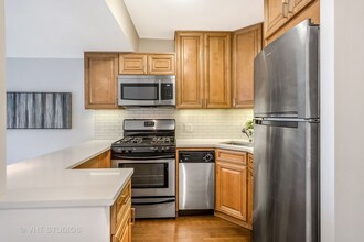 230 E Ontario St, Unit 1803 in Chicago, IL - Building Photo - Building Photo