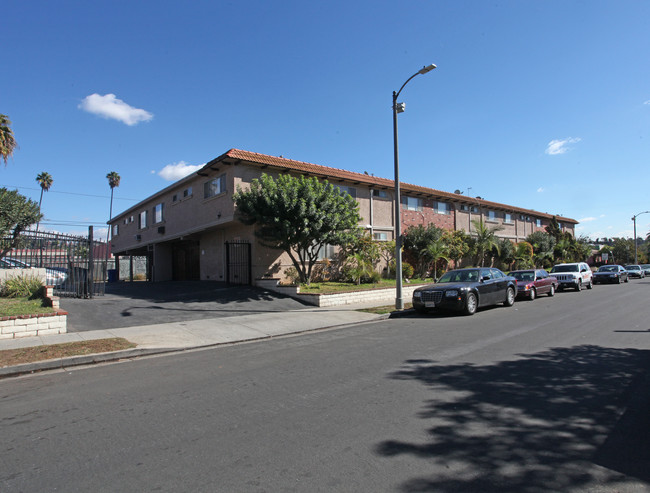 4305 Gateway Ave in Los Angeles, CA - Building Photo - Building Photo