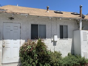 240 W Oliver St in San Pedro, CA - Building Photo - Building Photo