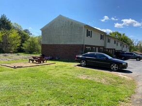 West View Court Apartments in Hickory, NC - Building Photo - Building Photo