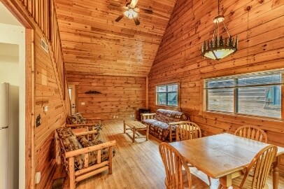 619 Sandy Beach Ct in Warrens, WI - Foto de edificio