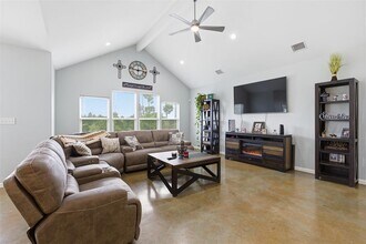 152 Spring Hollow Trail in Smithville, TX - Building Photo - Building Photo