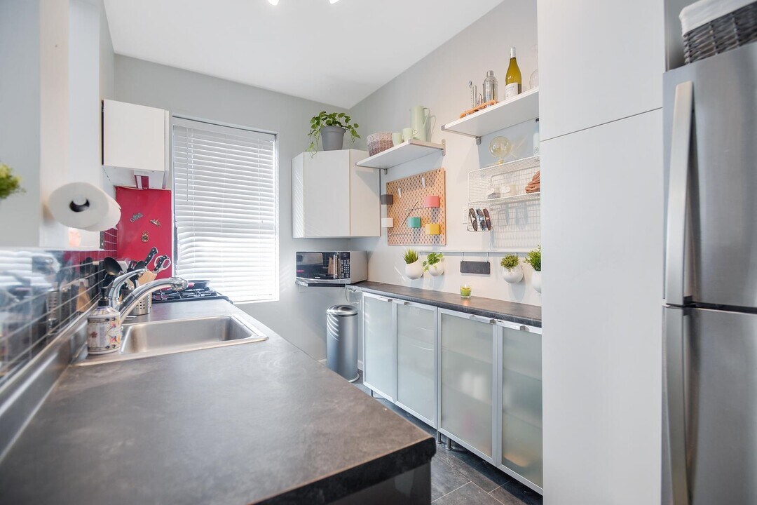 148 37th St in Union City, NJ - Building Photo