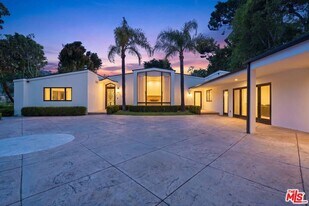 999 Casiano Rd in Los Angeles, CA - Building Photo