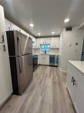 8962 S Hollybrook Blvd in Pembroke Pines, FL - Foto de edificio - Building Photo