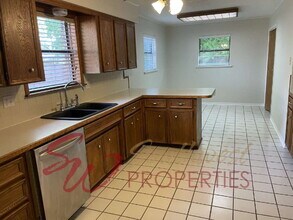 1209 N Mockingbird St in Stephenville, TX - Building Photo - Building Photo