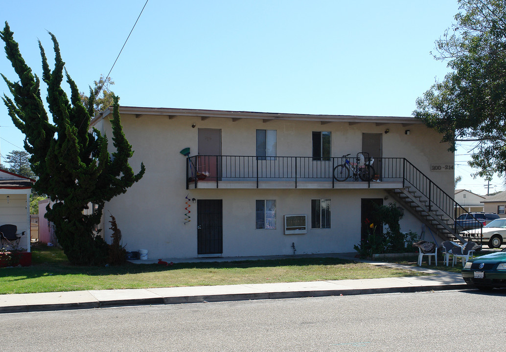 200-214 E C St in Port Hueneme, CA - Building Photo