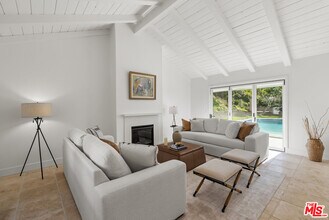 10825 Savona Rd in Los Angeles, CA - Building Photo - Building Photo