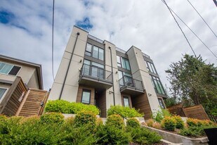 3238 14th Ave W in Seattle, WA - Building Photo