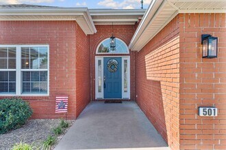 501 NE Whitney St in Bentonville, AR - Foto de edificio - Building Photo