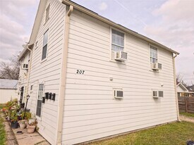 207 Moody St in Houston, TX - Building Photo